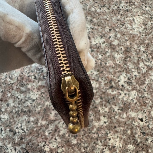 Vuitton Monogram Zippy Coin Purse - Picture 16 of 17